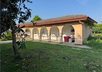 Dolo - Sambruson villa divisa in 2 appartamenti 