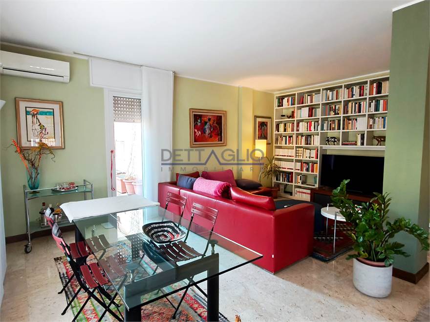 soggiorno con accesso a terrazzo