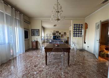 Mira Riviera Mateotti ultimo piano 4 camere.