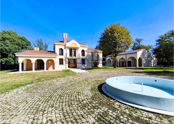 PREGANZIOL - PRESTIGIOSA VILLA CON DEPENDANCE E PARCO