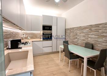 MESTRE - AMPIO APPARTAMENTO COMPLETAMENTE RISTRUTTURATO