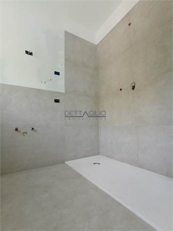 Bagno padronale finestrato